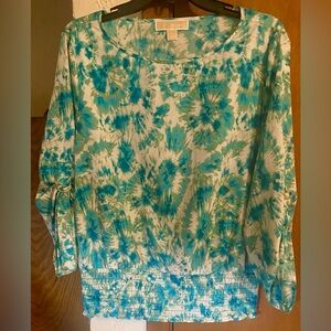 Michael Kors EUC 21”PTP Sz: L roll tab long sleeve top white teal gold tie-dye